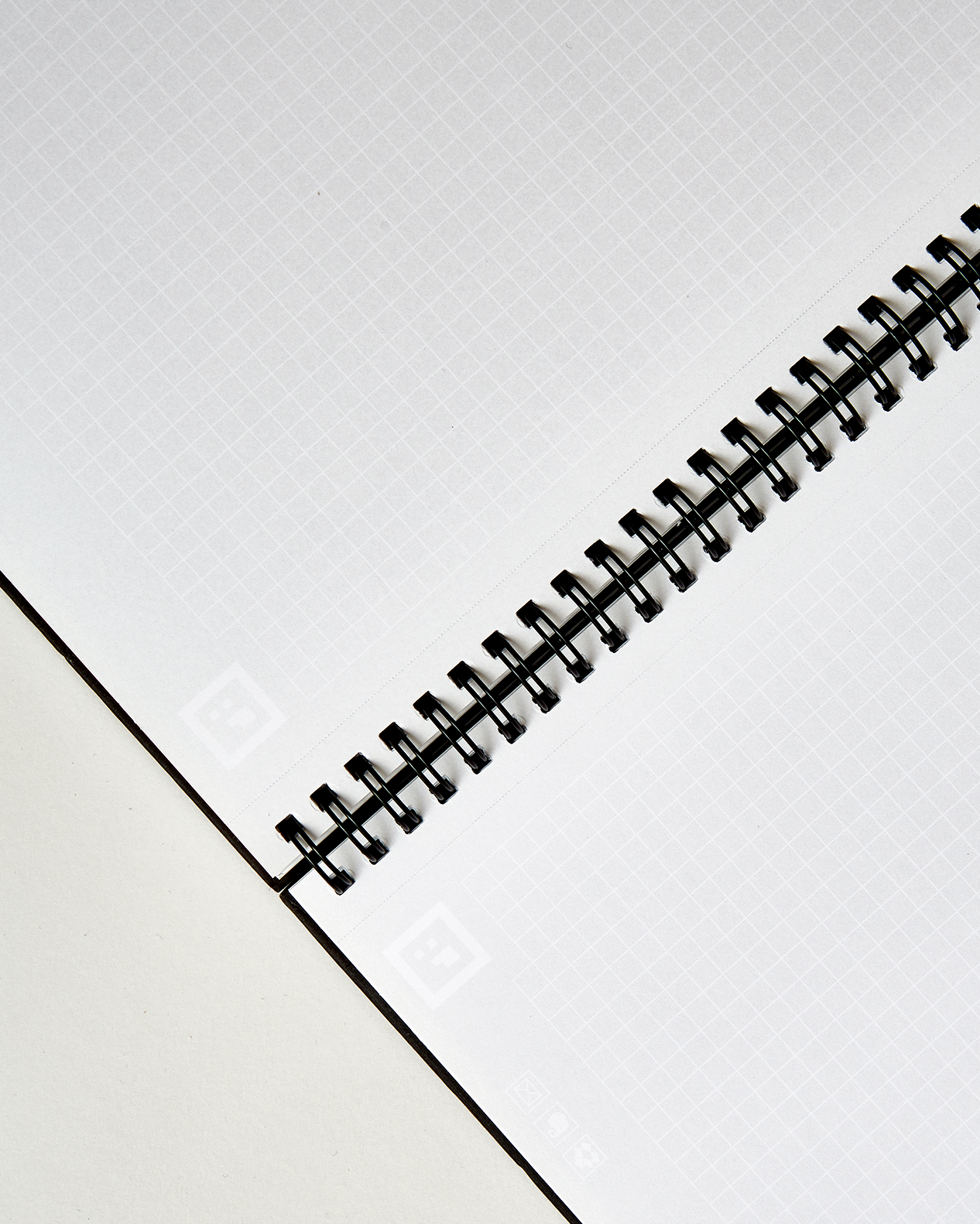 Hard WIRE A4 SQUARED SPIRAL NOTEBOOK - Whitelines